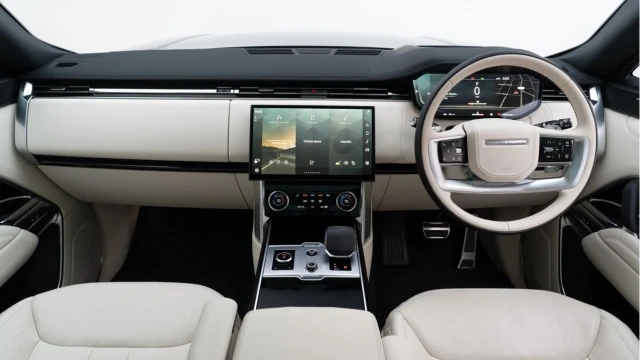 Land Rover Range Rover (72 Reg) 3.0 D350 HSE (Shadow Pack) Image 2