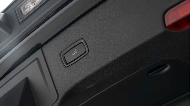 Porsche Cayenne (74 Reg) 3.0 V6 (New Model) Image 5