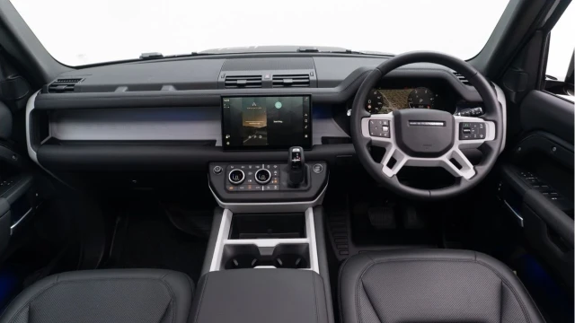Land Rover Defender (25 Reg) 110 3.0 D250 X-Dynamic SE (Black Pack) Image 2