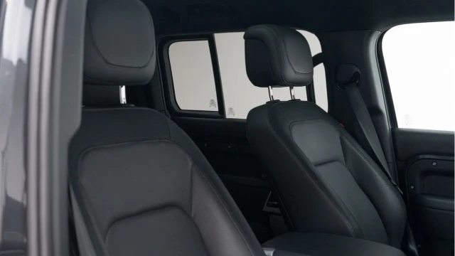 Land Rover Defender (23 Reg) 130 3.0 D300 X-Dynamic HSE (8 Seat) Image 3