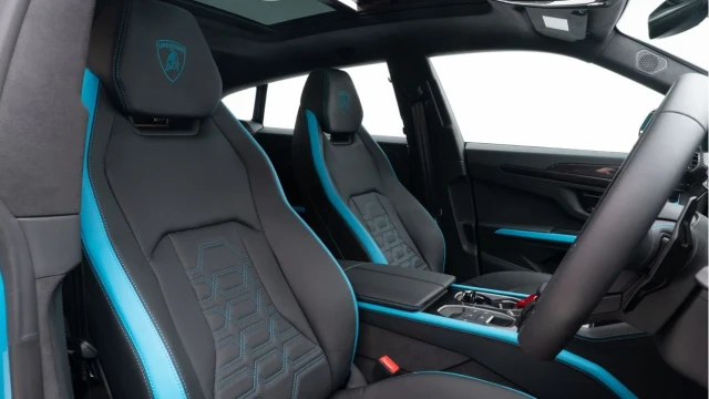 Lamborghini Urus (25 Reg) 4.0 V8 SE Hybrid Image 3