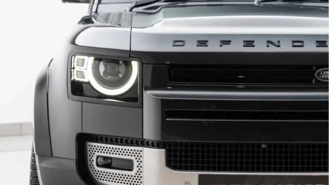 Land Rover Defender (23 Reg) 110 3.0 D250 HSE Hard Top Commercial (3 Seat) (+VAT) Image 8