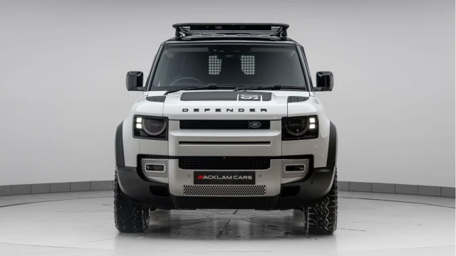 Land Rover Defender (21 Reg) 3.0 D200 Hard Top Commercial (3 Seat) (+VAT) Image 5
