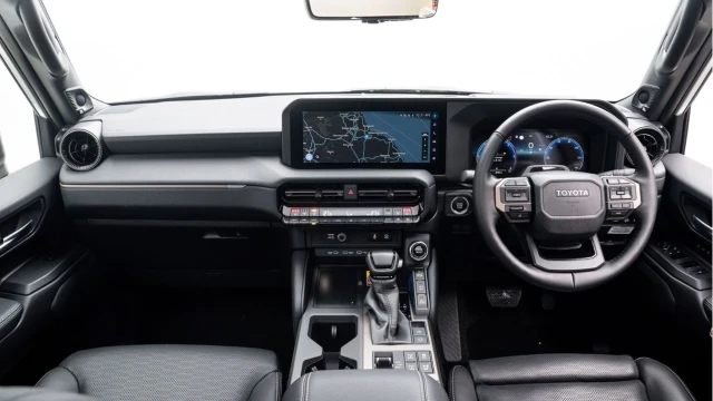 Toyota Land Cruiser (25 Reg) 2.8D Invincible (7 Seat) Image 2