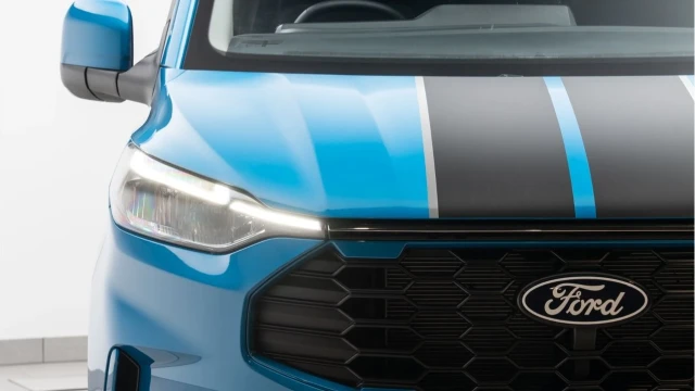 Ford Transit Custom (25 Reg) 300 Sport 2.0 Ecoblue LWB (5 Seat) Image 8