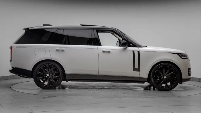 Land Rover Range Rover (23 Reg) 4.4 V8 P530 Autobiography LWB (7 Seat) Image 5