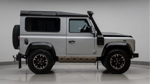 Land Rover Defender (16 Reg) 90 2.2TD Adventure Station Wagon Image 5