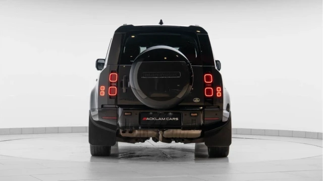 Land Rover Defender (23 Reg) 110 3.0 D300 X-Dynamic HSE (Black Pack) Image 5
