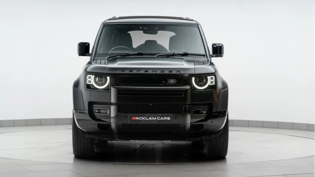 Land Rover Defender (24 Reg) 110 3.0 D300 X-Dynamic SE (Black Pack) Image 4
