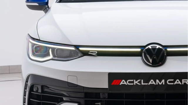 Volkswagen Golf (73 Reg) R 2.0TSI 20 Year 4Motion Image 8