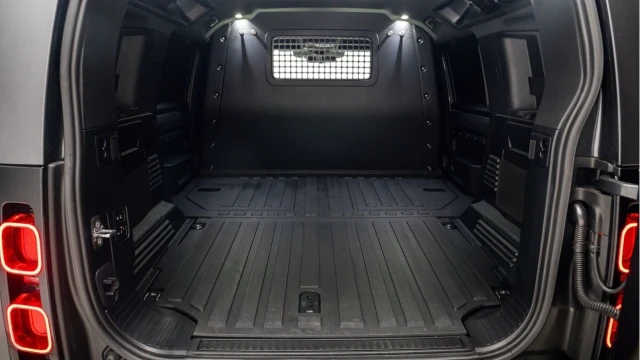 Land Rover Defender (23 Reg) 110 3.0 D300 X-Dynamic HSE Hard Top Commercial (+VAT) Image 4