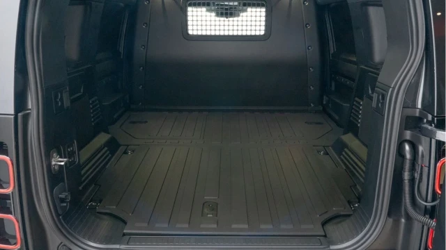 Land Rover Defender (74 Reg) 110 3.0 D350 X-Dynamic HSE Hard Top Commercial (3 Seat) (+VAT) Image 4