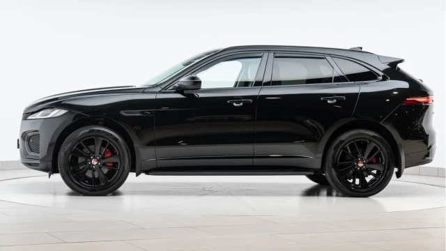 Jaguar F-pace (72 Reg) 2.0 D200 R-Dynamic Black Image 4