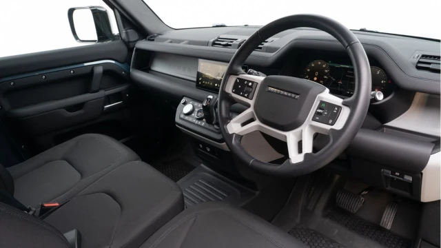 Land Rover Defender (24 Reg) 90 3.0 D250 Hard Top Commercial (3 Seat) (+VAT) Image 2