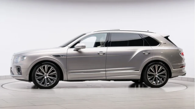 Bentley Bentayga (23 Reg) 4.0 V8 Azure First Edition Extended Wheelbase Image 4