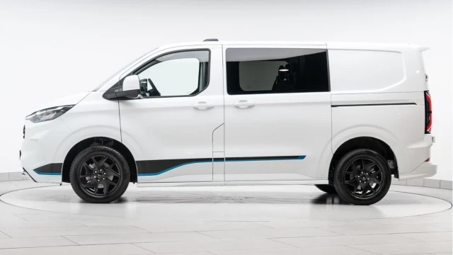 Ford Transit Custom (25 Reg) 320 2.0 Ecoblue Sport AWD (5 Seat) (+VAT) Image 4
