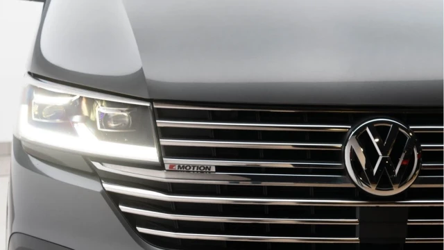 Volkswagen Transporter (70 Reg) T32 2.0BiTDI Highline 4Motion DSG (5 Seat) (+VAT Image 8