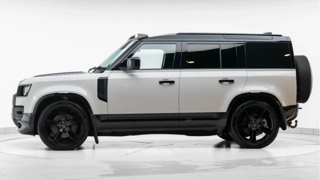 Land Rover Defender (73 Reg) 110 3.0 D300 X-Dynamic HSE Hard Top Commercial (No VAT) Image 4
