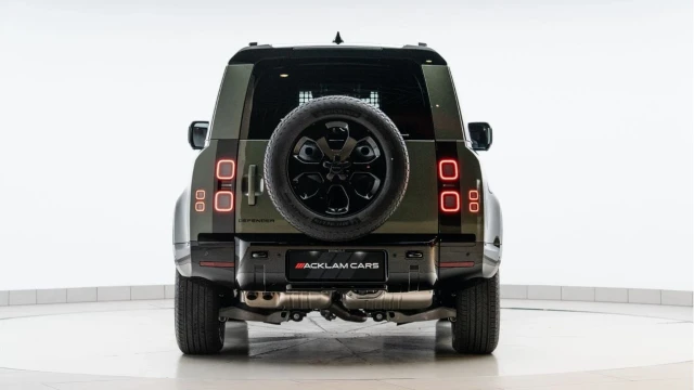 Land Rover Defender (75 Reg) 90 3.0 D250 X-Dynamic SE Hard Top Commercial (+VAT) Image 7