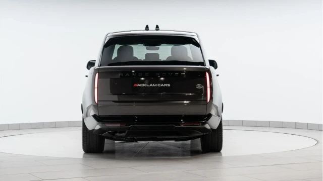 Land Rover Range Rover (72 Reg) 3.0 D300 SE (Shadow Pack) Image 5