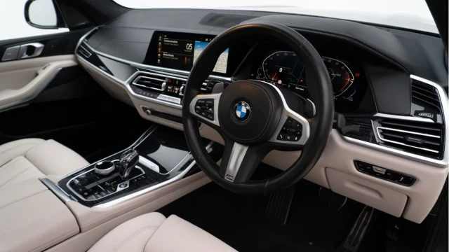 BMW X7 (22 Reg) 3.0 40D M Sport xDrive Image 8