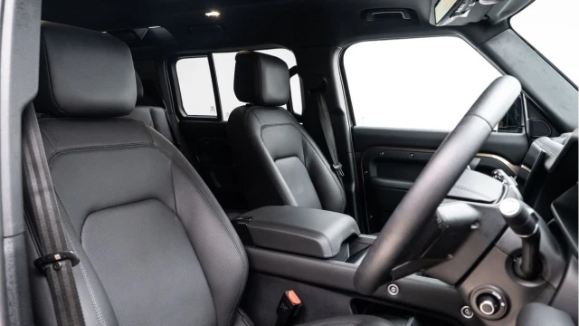 Land Rover Defender (74 Reg) 110 3.0 D350 X-Dynamic HSE Hard Top (5 Seat) (Bespoke) (+VAT) Image 3