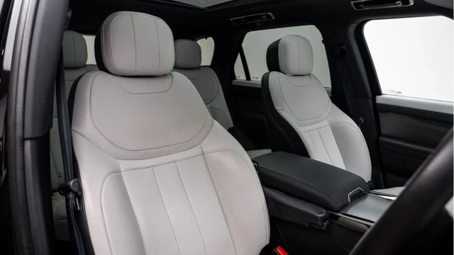 Land Rover Range Rover Sport (73 Reg) 3.0 D300 Dynamic SE (Black Pack) Image 3