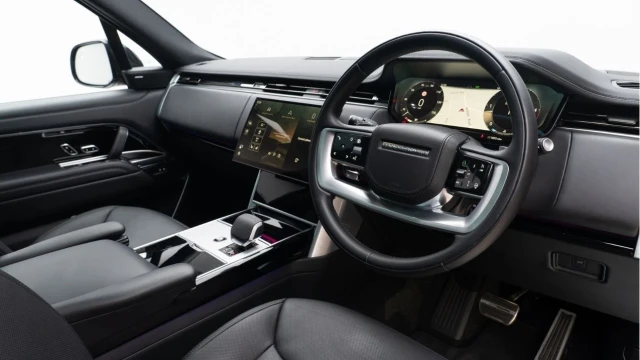 Land Rover Range Rover (25 Reg) 3.0 D300 SE (Shadow) Image 6