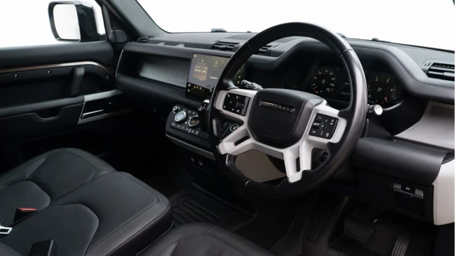 Land Rover Defender (73 Reg) 90 3.0 D250 HSE Hard Top Commercial (3 Seat) (+VAT) Image 2