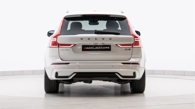 Volvo XC60 (22 Reg) 2.0 B4 R-Design Pro AWD Image 5