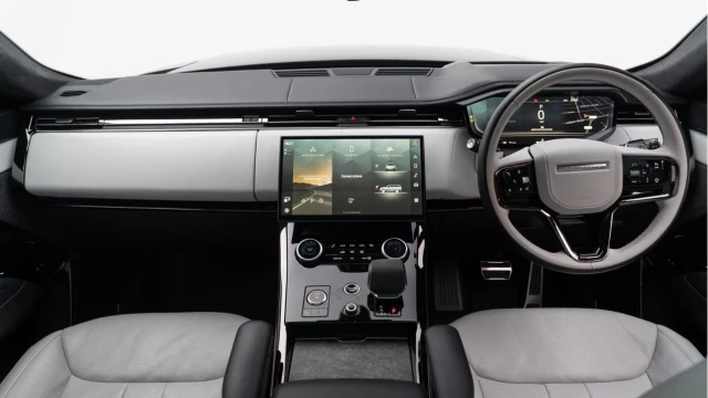 Land Rover Range Rover Sport (72 Reg) 3.0 D350 First Edition Image 2