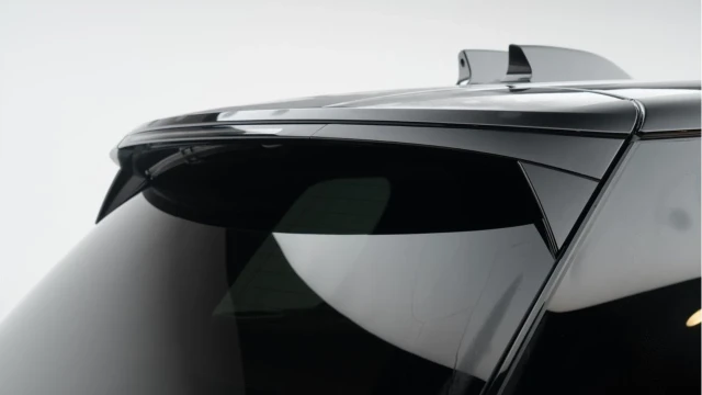 Land Rover Range Rover (24 Reg) 3.0 D300 HSE (Shadow Pack) Image 8