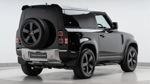 Land Rover Defender (73 Reg) 90 3.0 D250 SE Hard Top Commercial (+VAT) Image 6