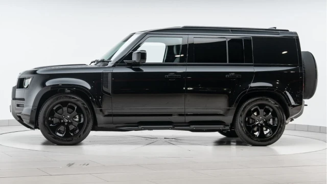 Land Rover Defender (25 Reg) 110 3.0 D250 X-Dynamic SE Hard Top (5 Seat) (+VAT) Image 5