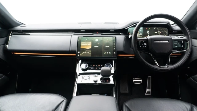 Land Rover Range Rover Sport (73 Reg) 3.0 D300 Dynamic SE (Black Pack) Image 2