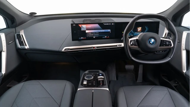 BMW iX (72 Reg) 40 M Sport xDrive Image 2