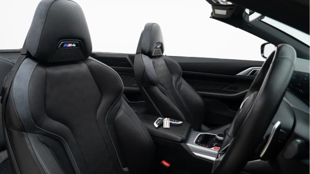 BMW M4 (25 Reg) 3.0 Competition M xDrive Convertible Image 3