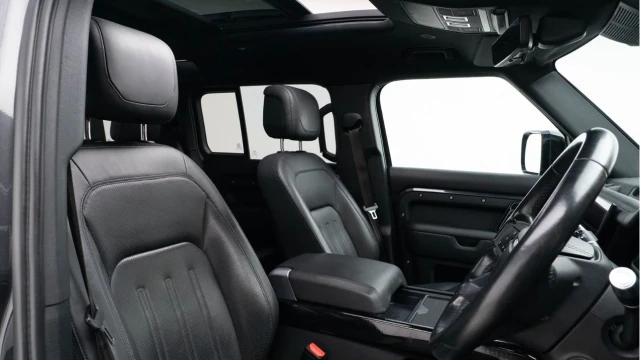 Land Rover Defender (71 Reg) 110 3.0 D300 X (Bespoke) Image 3
