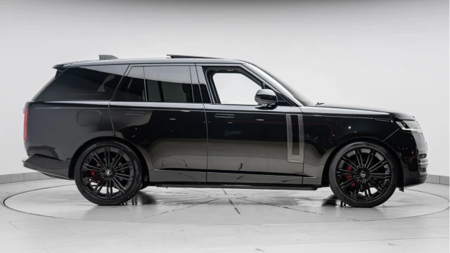 Land Rover Range Rover (75 Reg) 3.0 D300 Edition Image 5