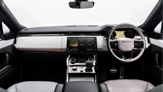 Land Rover Range Rover Sport (23 Reg) 3.0 D300 Dynamic SE (Black Pack) Image 2