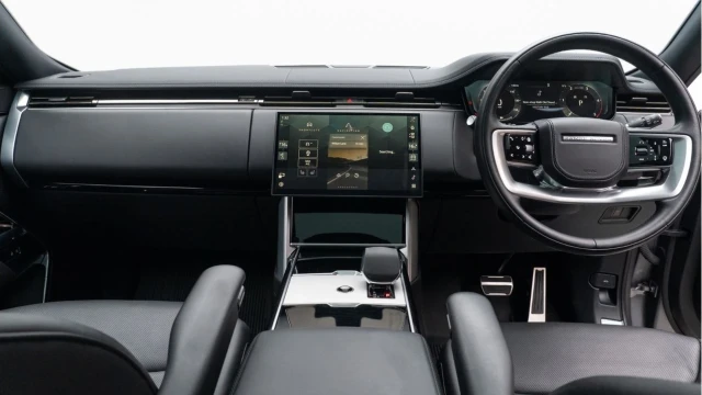 Land Rover Range Rover (24 Reg) 3.0 D300 SE (Shadow Pack) Image 2