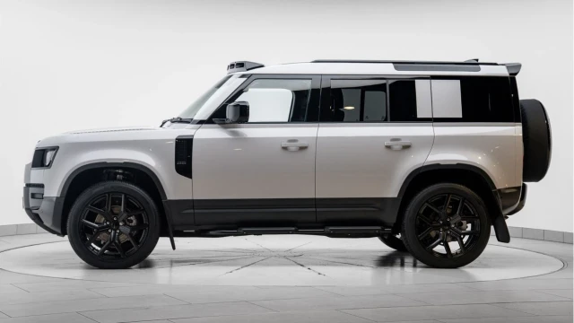 Land Rover Defender (75 Reg) 110 3.0 D250 S (Bespoke) Image 4