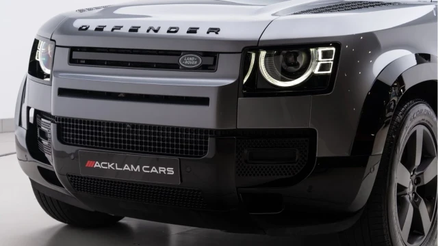 Land Rover Defender (24 Reg) 110 3.0 D250 X-Dynamic SE (Black Pack) Image 8