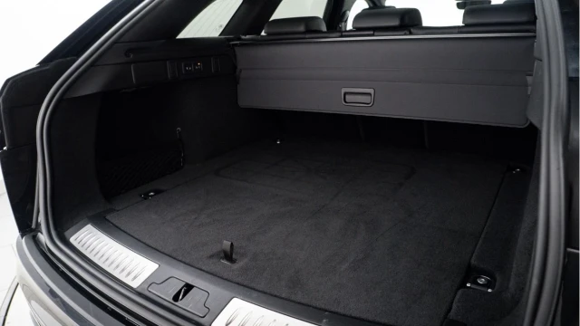 Land Rover Range Rover Velar (73 Reg) 2.0 D200 Dynamic HSE (Black Pack) Image 8