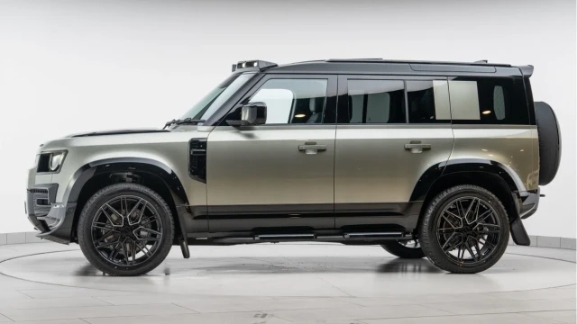 Land Rover Defender (74 Reg) 110 3.0 D350 X-Dynamic HSE (2025 Model) (Bespoke) (VAT Q) Image 4