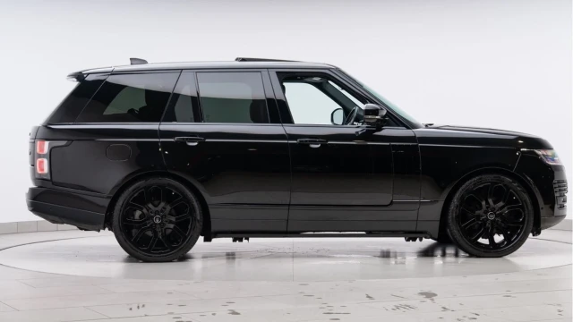 Land Rover Range Rover (70 Reg) 3.0SDV6 Autobiography (Black Pack) Image 4