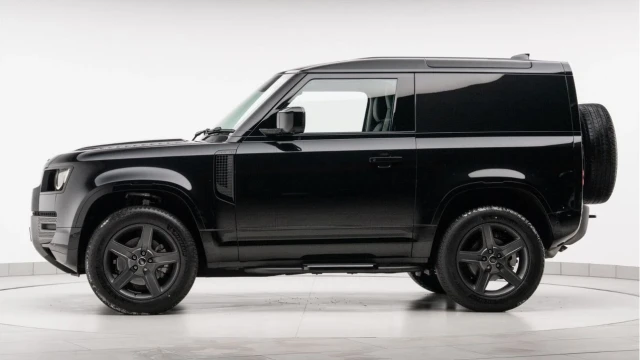 Land Rover Defender (74 Reg) 90 3.0 D250 X-Dynamic SE Hard Top Commercial (3 Seat) (+VAT) Image 5