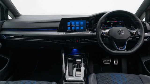 Volkswagen Golf (23 Reg) R 2.0TSI 4Motion Image 2