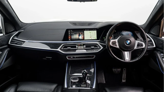BMW X7 (21 Reg) 3.0 40D M Sport xDrive Image 2