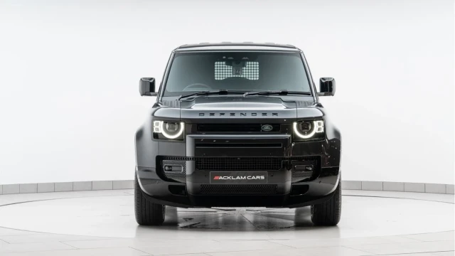 Land Rover Defender (25 Reg) 90 3.0 D250 X-Dynamic HSE Hard Top Commercial (3 Seat) (+VAT) Image 8